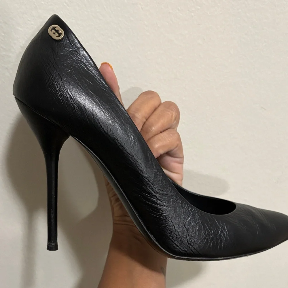 Gucci Classic Black Leather Heels - Picture 3 of 10